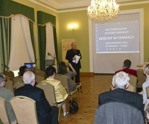 "Rośliny w farmacji" XXII Sympozjum Historii Farmacji w Muzeum Rolnictwa im. ks. K. Kluka w Ciechanowcu "Rośliny w farmacji" XXII Sympozjum Historii Farmacji w Muzeum Rolnictwa im. ks. K. Kluka w Ciechanowcu