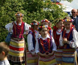 ZIELONE ŚWIĄTKI POD WIATRAKIEM ZIELONE ŚWIĄTKI POD WIATRAKIEM