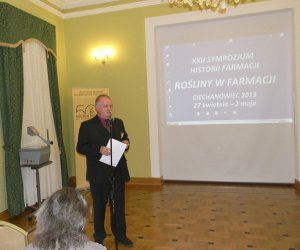 "Rośliny w farmacji" XXII Sympozjum Historii Farmacji w Muzeum Rolnictwa im. ks. K. Kluka w Ciechanowcu "Rośliny w farmacji" XXII Sympozjum Historii Farmacji w Muzeum Rolnictwa im. ks. K. Kluka w Ciechanowcu