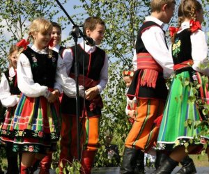 ZIELONE ŚWIĄTKI POD WIATRAKIEM ZIELONE ŚWIĄTKI POD WIATRAKIEM