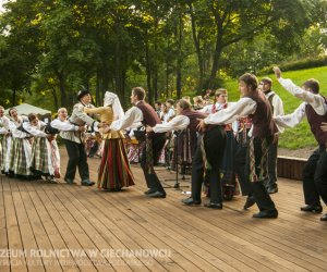 Podlaska Oktawa Kultur 2013 - występ ZPiT Uniwersytetu Wileńskiego w Muzeum Rolnictwa - fotorelacja Podlaska Oktawa Kultur 2013 - występ ZPiT Uniwersytetu Wileńskiego w Muzeum Rolnictwa - fotorelacja