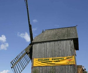 ZIELONE ŚWIĄTKI POD WIATRAKIEM ZIELONE ŚWIĄTKI POD WIATRAKIEM