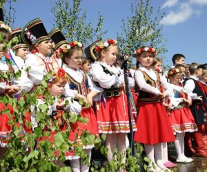 ZIELONE ŚWIĄTKI POD WIATRAKIEM ZIELONE ŚWIĄTKI POD WIATRAKIEM