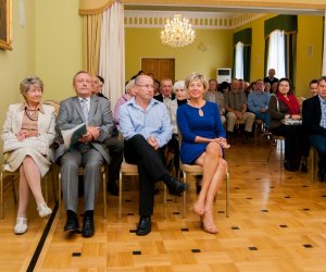 ŚWIAT KOBIECY W CZASACH OŚWIECENIA