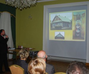 IV Konkurs na Najlepiej Zachowany Zabytek Wiejskiego Budownictwa Drewnianego w województwie podlaskim IV Konkurs na Najlepiej Zachowany Zabytek Wiejskiego Budownictwa Drewnianego w województwie podlaskim