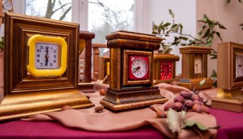 WSZYSTKO MA SWÓJ CZAS. ZEGARY KS. JANA GROCHOWSKIEGO