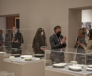 PORCELANA Z POLSKIM ORŁEM. Serwisy Prezydenta Mościckiego i zastawy reprezentacyjne  w czasach II Rzeczypospolitej - fotorelacja