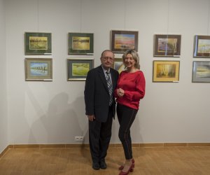 Fotorelacja z wernisażu "Pastelowe wspomnienia: mój makro- i mikroświat" Fotorelacja z wernisażu "Pastelowe wspomnienia: mój makro- i mikroświat"