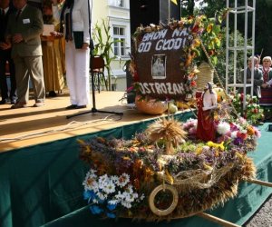 Wojewódzkie Dożynki Ciechanowiec 9 września 2006 roku Wojewódzkie Dożynki Ciechanowiec 9 września 2006 roku