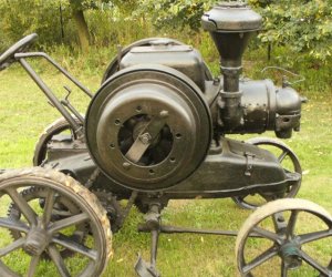 ciągnik LANZ HM-8 Mops z 1923 r. ciągnik LANZ HM-8 Mops z 1923 r.