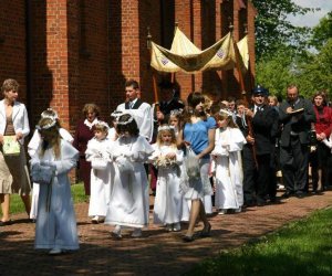 ZIELONE ŚWIĄTKI POD WIATRAKIEM ZIELONE ŚWIĄTKI POD WIATRAKIEM