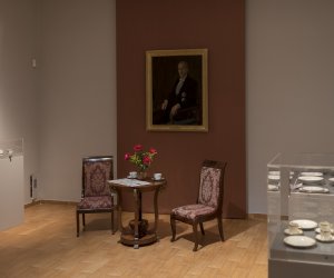 PORCELANA Z POLSKIM ORŁEM. Serwisy Prezydenta Mościckiego i zastawy reprezentacyjne  w czasach II Rzeczypospolitej - fotorelacja