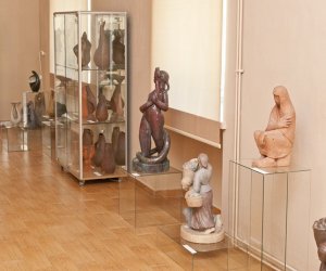 "Dwa Światy - formy ceramiczne Marii Gorełówny i rzeźba w drewnie Jana Markowskiego" - 18 maja - 13 czerwca 2013 "Dwa Światy - formy ceramiczne Marii Gorełówny i rzeźba w drewnie Jana Markowskiego" - 18 maja - 13 czerwca 2013