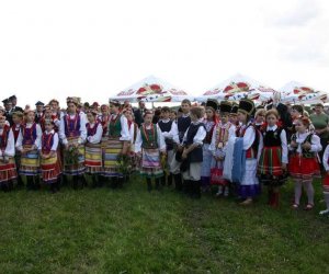 ZIELONE ŚWIĄTKI POD WIATRAKIEM ZIELONE ŚWIĄTKI POD WIATRAKIEM