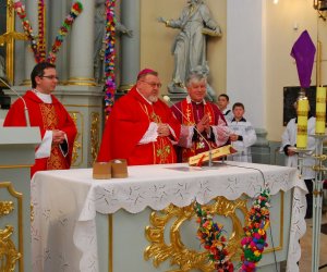 Prezentacja palm na Mszy Świetęj