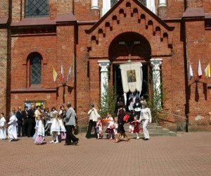 ZIELONE ŚWIĄTKI POD WIATRAKIEM ZIELONE ŚWIĄTKI POD WIATRAKIEM