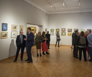 Fotorelacja z wernisażu "Pastelowe wspomnienia: mój makro- i mikroświat" Fotorelacja z wernisażu "Pastelowe wspomnienia: mój makro- i mikroświat"