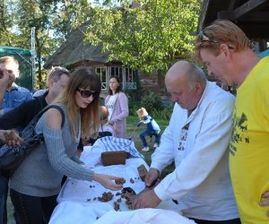 JESIEŃ W POLU I ZAGRODZIE w ramach Europejskich Dni Dziedzictwa 18 września 2016 r. JESIEŃ W POLU I ZAGRODZIE w ramach Europejskich Dni Dziedzictwa 18 września 2016 r.