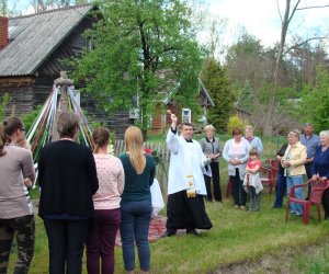 Zwyczaj święcenia pól – dawniej i dzisiaj… Zwyczaj święcenia pól – dawniej i dzisiaj…