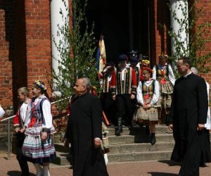 ZIELONE ŚWIĄTKI POD WIATRAKIEM ZIELONE ŚWIĄTKI POD WIATRAKIEM