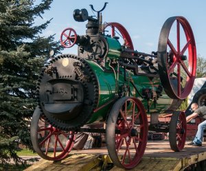 W dniu 4 maja br. Muzeum Rolnictwa odwiedził Prezydent RP Bronisław Komorowski. Przyjechał do Ciechanowca z niezapowiedzianą, prywatną wizytą. Jak sam przyznał, jednym z powodów przybycia, była chęć pokazania wnukom naszej kolekcji zabytkowych ciągników.