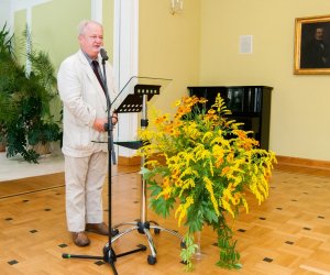 ŚWIAT KOBIECY W CZASACH OŚWIECENIA