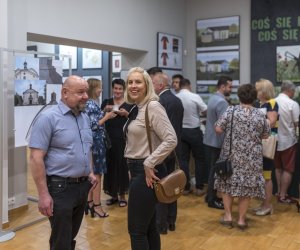 WYSTAWA CZASOWA „COŚ SIĘ KOŃCZY, COŚ SIĘ ZACZYNA...” JUŻ OTWARTA!