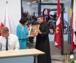 Dyrektor Dorota Łapiak odznaczona tytułem "Honorowy Obywatel Ciechanowca" Dyrektor Dorota Łapiak odznaczona tytułem "Honorowy Obywatel Ciechanowca"