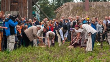 JESIEŃ W POLU I ZAGRODZIE