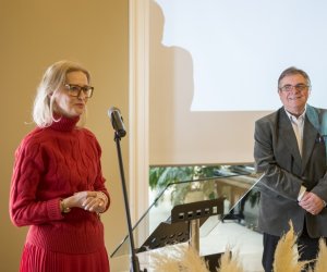 Fotorelacja z wernisażu "Pastelowe wspomnienia: mój makro- i mikroświat" Fotorelacja z wernisażu "Pastelowe wspomnienia: mój makro- i mikroświat"