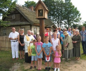 Kapliczka z figurą św. Antoniego w Drewnowie Kapliczka z figurą św. Antoniego w Drewnowie