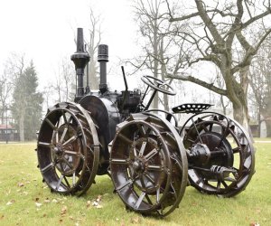 LANZ ACKER-BULLDOG HP 12 KNICKLENKER JUŻ W MUZEUM LANZ ACKER-BULLDOG HP 12 KNICKLENKER JUŻ W MUZEUM