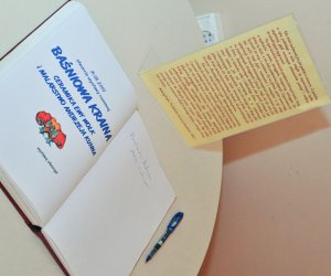 Baśniowa Kraina – Ceramika Ewy Wołk i malarstwo Andrzeja Kuhna Baśniowa Kraina – Ceramika Ewy Wołk i malarstwo Andrzeja Kuhna