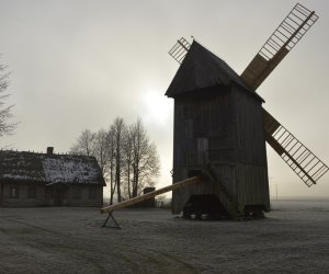 Prace remontowe i konserwatorskie w Drewnowie Ziemakach
