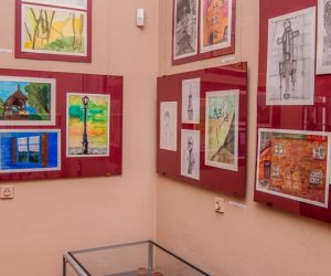 PLENERY UCZNIÓW OGÓLNOKSZTAŁCĄCEJ SZKOŁY SZTUK PIĘKNYCH W CIECHANOWCU PLENERY UCZNIÓW OGÓLNOKSZTAŁCĄCEJ SZKOŁY SZTUK PIĘKNYCH W CIECHANOWCU