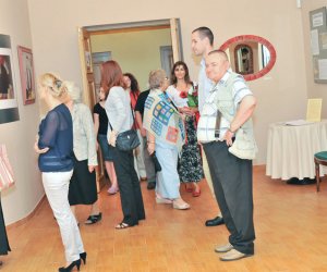 Baśniowa Kraina – Ceramika Ewy Wołk i malarstwo Andrzeja Kuhna Baśniowa Kraina – Ceramika Ewy Wołk i malarstwo Andrzeja Kuhna