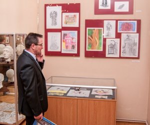 PLENERY UCZNIÓW OGÓLNOKSZTAŁCĄCEJ SZKOŁY SZTUK PIĘKNYCH W CIECHANOWCU PLENERY UCZNIÓW OGÓLNOKSZTAŁCĄCEJ SZKOŁY SZTUK PIĘKNYCH W CIECHANOWCU