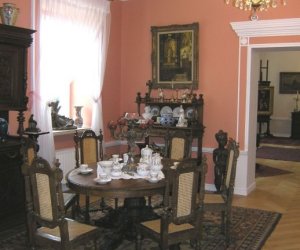 JUŻ OTWARTA NOWA EKSPOZYCJA WNĘTRZ ZABYTKOWYCH W PAŁACU STARZEŃSKICH W CIECHANOWCU–NOWODWORACH JUŻ OTWARTA NOWA EKSPOZYCJA WNĘTRZ ZABYTKOWYCH W PAŁACU STARZEŃSKICH W CIECHANOWCU–NOWODWORACH