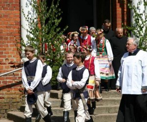 ZIELONE ŚWIĄTKI POD WIATRAKIEM ZIELONE ŚWIĄTKI POD WIATRAKIEM
