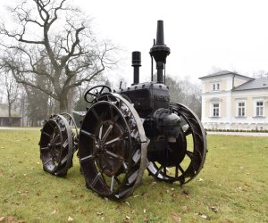 LANZ ACKER-BULLDOG HP 12 KNICKLENKER JUŻ W MUZEUM LANZ ACKER-BULLDOG HP 12 KNICKLENKER JUŻ W MUZEUM