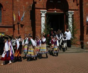 ZIELONE ŚWIĄTKI POD WIATRAKIEM ZIELONE ŚWIĄTKI POD WIATRAKIEM