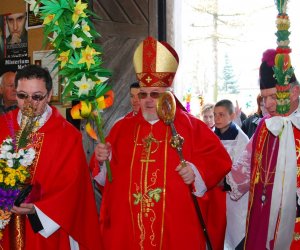 Prezentacja palm na Mszy Świetęj