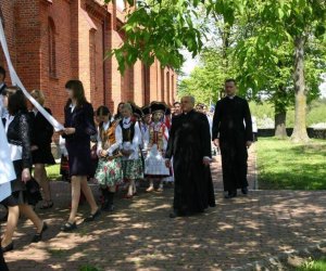 ZIELONE ŚWIĄTKI POD WIATRAKIEM ZIELONE ŚWIĄTKI POD WIATRAKIEM