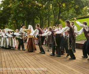 Podlaska Oktawa Kultur 2013 - występ ZPiT Uniwersytetu Wileńskiego w Muzeum Rolnictwa - fotorelacja Podlaska Oktawa Kultur 2013 - występ ZPiT Uniwersytetu Wileńskiego w Muzeum Rolnictwa - fotorelacja