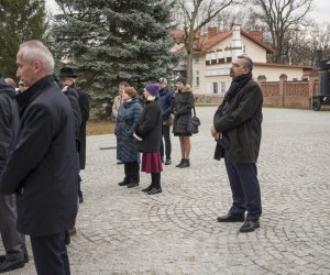 Fotorelaja z oddsłonięcia tablicy pamiątkowej poświęconej prof. dr hab. Janowi Tropile Fotorelaja z oddsłonięcia tablicy pamiątkowej poświęconej prof. dr hab. Janowi Tropile