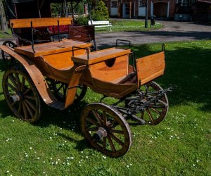 KONSERWACJA ZABYTKOWYCH POJAZDÓW ZAPRZĘGOWYCH ZE ZBIORÓW MUZEUM... KONSERWACJA ZABYTKOWYCH POJAZDÓW ZAPRZĘGOWYCH ZE ZBIORÓW MUZEUM...