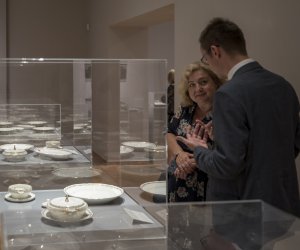 PORCELANA Z POLSKIM ORŁEM. Serwisy Prezydenta Mościckiego i zastawy reprezentacyjne  w czasach II Rzeczypospolitej - fotorelacja