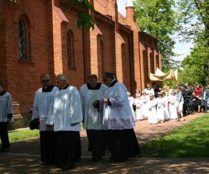 ZIELONE ŚWIĄTKI POD WIATRAKIEM ZIELONE ŚWIĄTKI POD WIATRAKIEM
