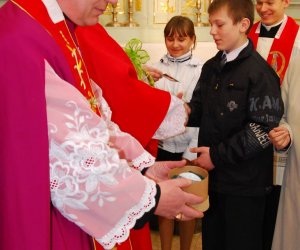 Prezentacja palm na Mszy Świetęj