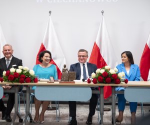 Dyrektor Dorota Łapiak odznaczona tytułem "Honorowy Obywatel Ciechanowca" Dyrektor Dorota Łapiak odznaczona tytułem "Honorowy Obywatel Ciechanowca"